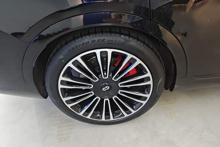 Used Hima AITO M9 2024 Range-Extended Ultra Version 52 kWh 6-Seater Model Right Rear Wheel Hub