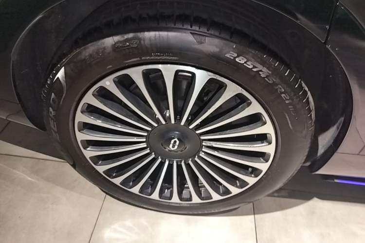 Used Hima AITO M9 2024 Range-Extended Max Edition 42 kWh 6-Seater Version Right Rear Wheel Hub