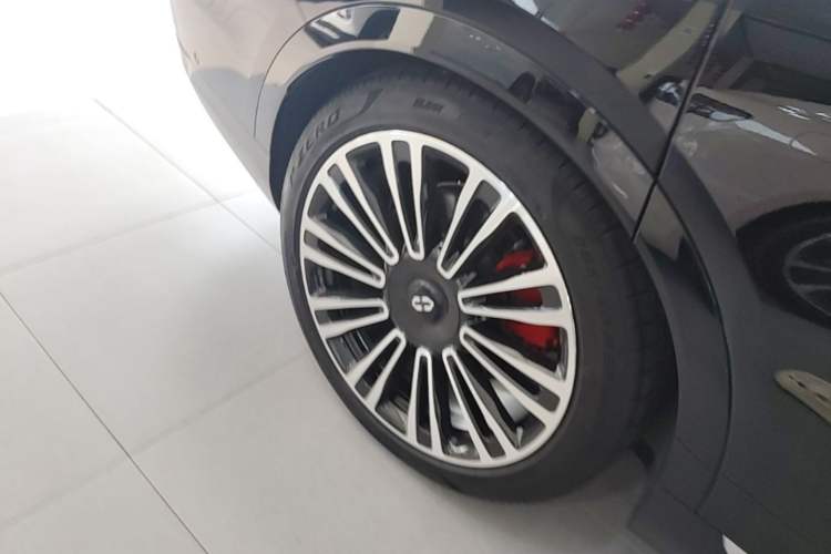 Used Hima AITO M9 2024 All-Electric Ultra Version 100 kWh 6-Seater Model Right Rear Wheel Hub