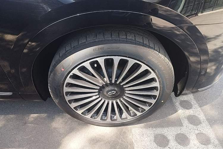 Used Hima AITO M9 2024 Range-Extended Ultra Version 42 kWh 6-Seater Model Right Rear Wheel Hub