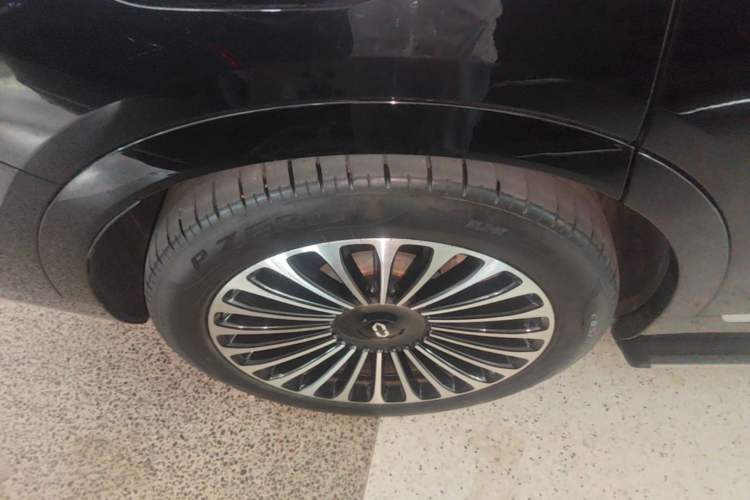 Used Hima AITO M9 2024 Range-Extended Max Edition 52 kWh 6-Seater Version Right Rear Wheel Hub