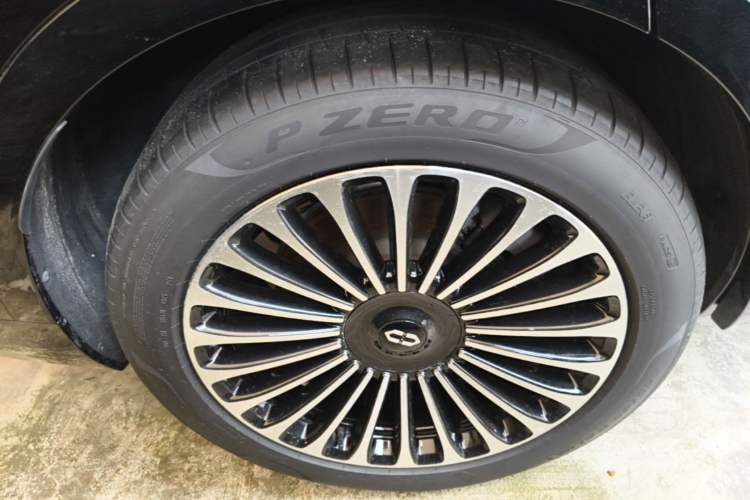 Used Hima AITO M9 2024 Range-Extended Ultra Version 52 kWh 6-Seater Model Right Rear Wheel Hub