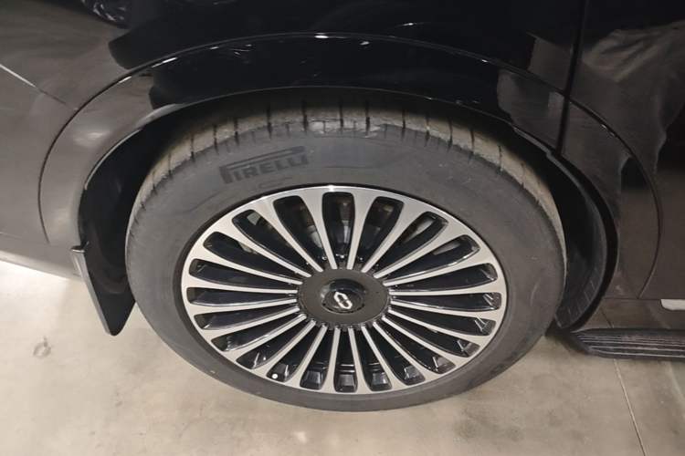 Used Hima AITO M9 2024 Range-Extended Max Edition 42 kWh 6-Seater Version Right Rear Wheel Hub