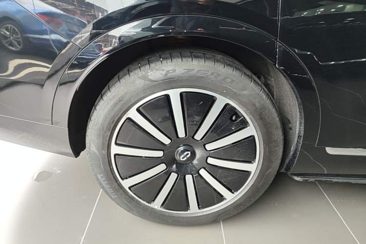 Used Hima AITO M9 2024 Range-Extended Ultra Version 42 kWh 6-Seater Model Right Rear Wheel Hub