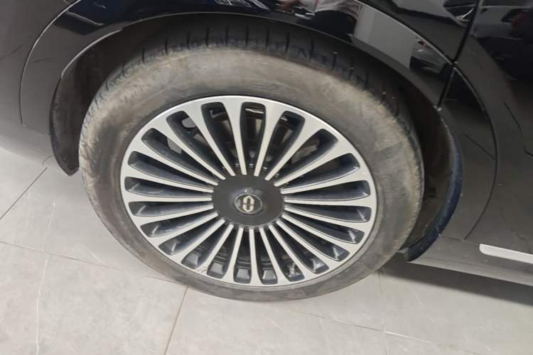Used Hima AITO M9 2024 Range-Extended Ultra Version 42 kWh 6-Seater Model Right Rear Wheel Hub