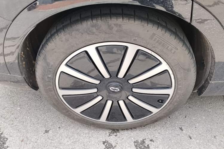 Used Hima AITO M9 2024 Range-Extended Ultra Version 52 kWh 6-Seater Model Right Rear Wheel Hub