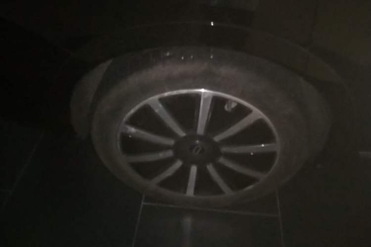 Used Hima AITO M9 2024 Range-Extended Ultra Version 52 kWh 6-Seater Model Right Rear Wheel Hub