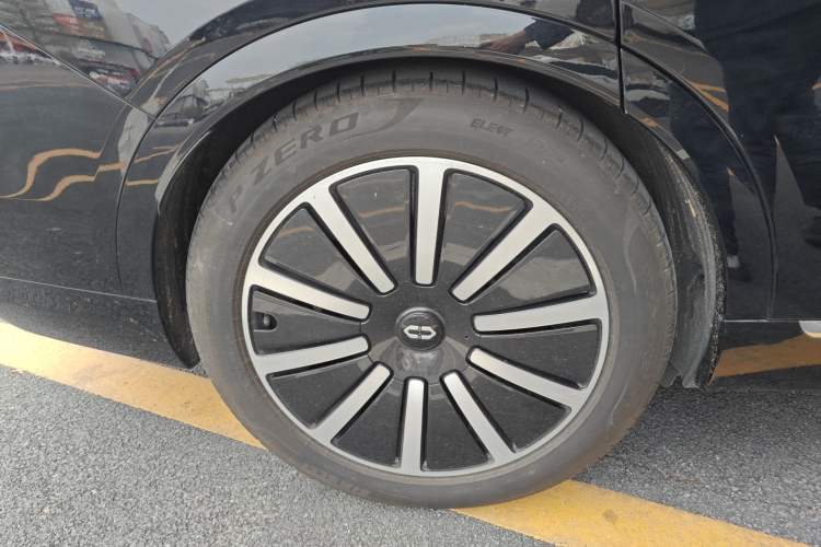 Used Hima AITO M9 2024 Range-Extended Ultra Version 42 kWh 6-Seater Model Right Rear Wheel Hub