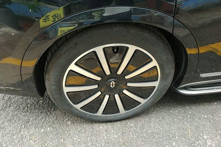 Used Hima AITO M9 2024 Range-Extended Ultra Version 42 kWh 6-Seater Model Right Rear Wheel Hub