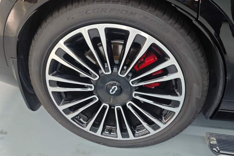 Used Hima AITO M9 2024 Range-Extended Max Edition 42 kWh 6-Seater Version Right Rear Wheel Hub