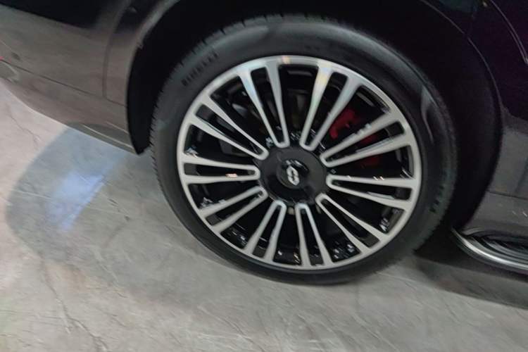 Used Hima AITO M9 2024 Range-Extended Ultra Version 42 kWh 6-Seater Model Right Rear Wheel Hub