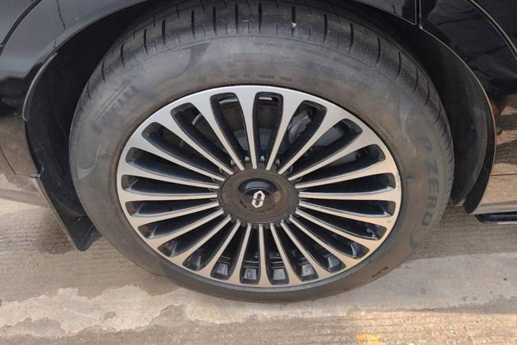 Used Hima AITO M9 2024 Range-Extended Ultra Version 42 kWh 6-Seater Model Right Rear Wheel Hub