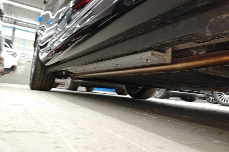 Used Hima AITO M9 2024 Range-Extended Ultra Version 42 kWh 6-Seater Model Right Side Sill