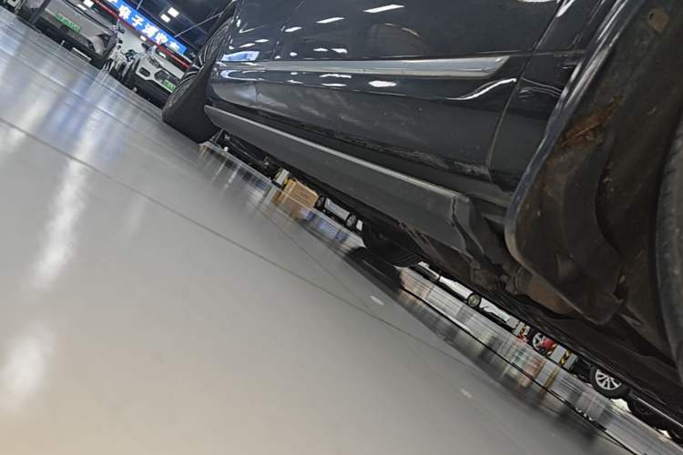 Used Hima AITO M9 2024 Range-Extended Ultra Version 52 kWh 6-Seater Model Right Side Sill