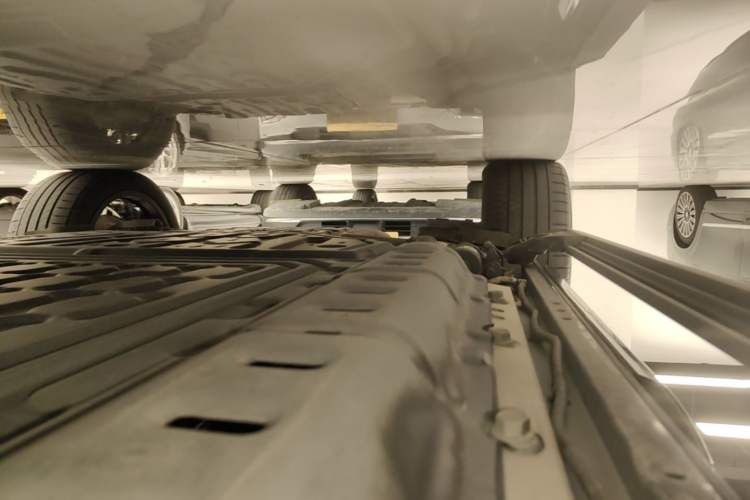 Used Hima AITO M9 2024 Range-Extended Ultra Version 42 kWh 6-Seater Model Right Side Sill