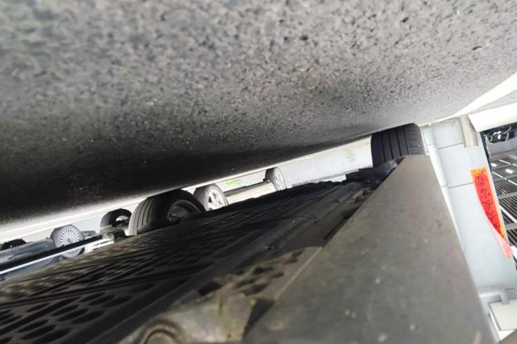 Used Hima AITO M9 2024 All-Electric Max Version 100 kWh 6-Seater Right Side Sill
