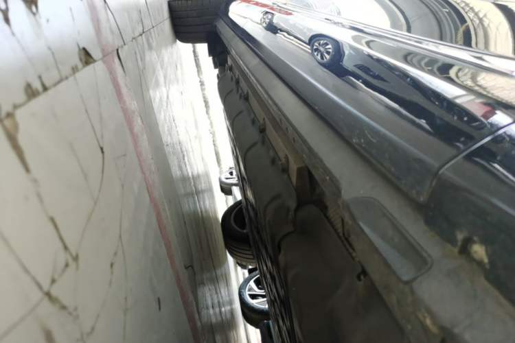 Used Hima AITO M9 2024 Range-Extended Ultra Version 42 kWh 6-Seater Model Right Side Sill