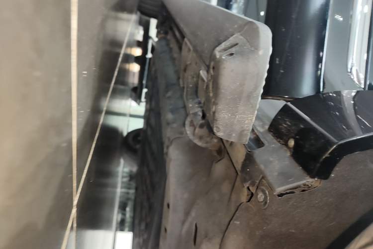 Used Hima AITO M9 2024 Range-Extended Ultra Version 52 kWh 6-Seater Model Right Side Sill