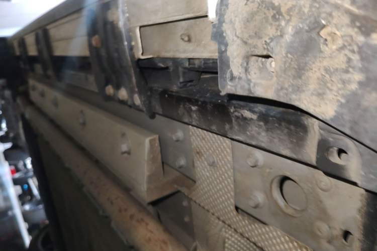 Used Hima AITO M9 2024 Range-Extended Ultra Version 42 kWh 6-Seater Model Right Side Sill