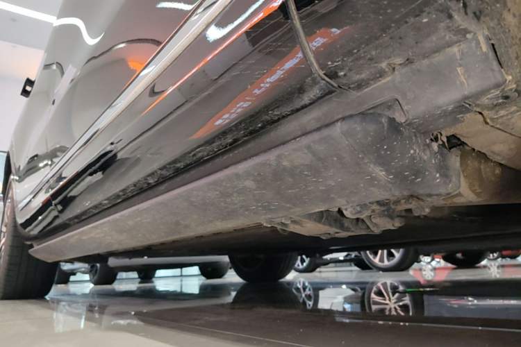 Used Hima AITO M9 2024 Range-Extended Ultra Version 42 kWh 6-Seater Model Right Side Sill