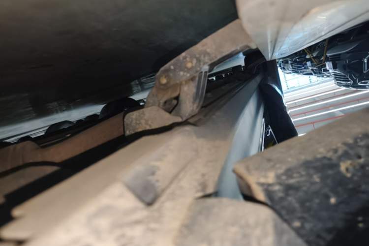 Used Hima AITO M9 2024 Range-Extended Ultra Version 42 kWh 6-Seater Model Right Side Sill
