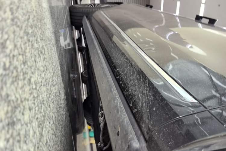 Used Hima AITO M9 2024 Range-Extended Max Edition 42 kWh 6-Seater Version Right Side Sill