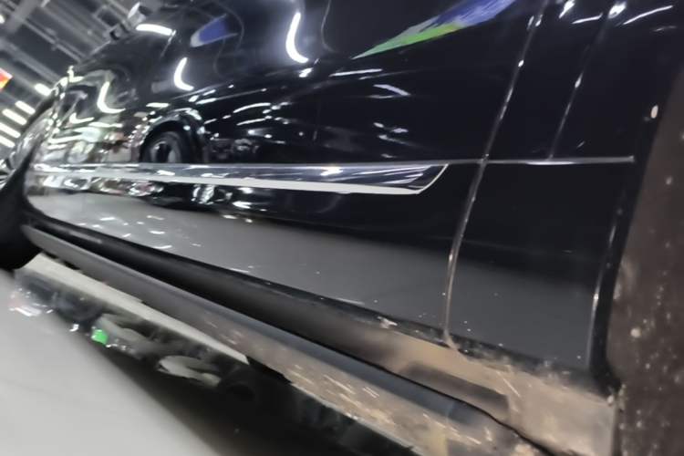 Used Hima AITO M9 2024 Range-Extended Ultra Version 52 kWh 5-Seater Model Right Side Sill