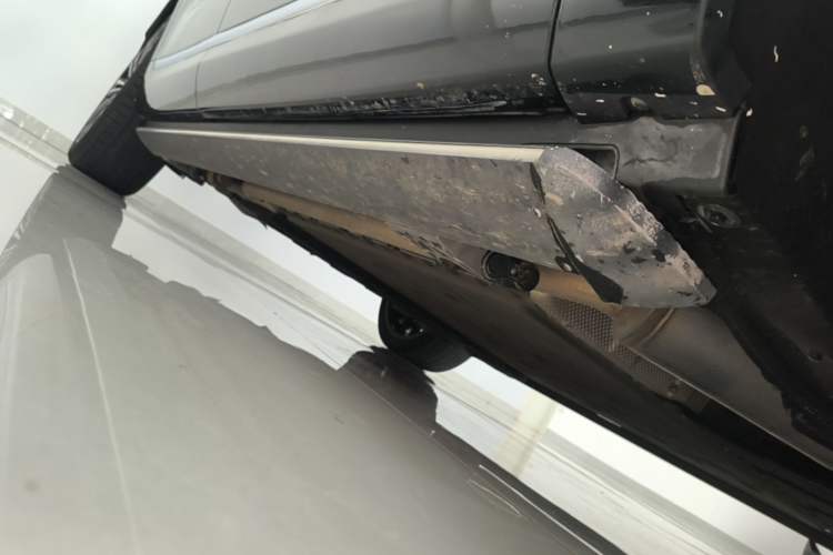 Used Hima AITO M9 2024 Range-Extended Max Edition 42 kWh 6-Seater Version Right Side Sill