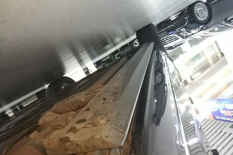 Used Hima AITO M9 2024 Range-Extended Ultra Version 42 kWh 6-Seater Model Right Side Sill
