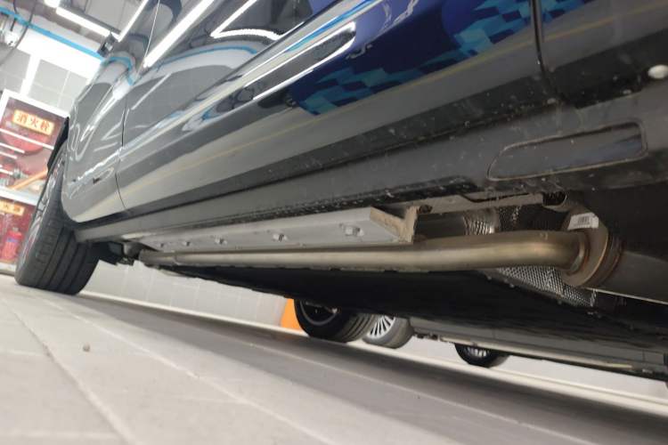Used Hima AITO M9 2024 Range-Extended Ultra Version 42 kWh 6-Seater Model Right Side Sill