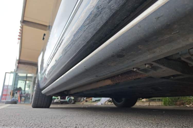 Used Hima AITO M9 2024 Range-Extended Ultra Version 42 kWh 6-Seater Model Right Side Sill