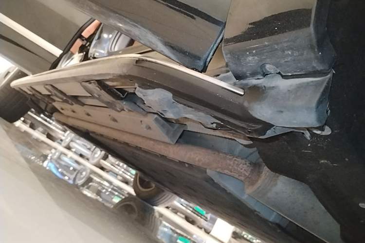 Used Hima AITO M9 2024 Range-Extended Ultra Version 42 kWh 6-Seater Model Right Side Sill