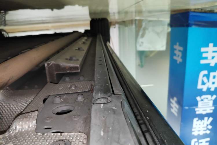 Used Hima AITO M9 2024 Range-Extended Max Edition 42 kWh 6-Seater Version Right Side Sill