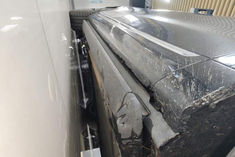 Used Hima AITO M9 2024 Range-Extended Ultra Version 42 kWh 6-Seater Model Right Side Sill