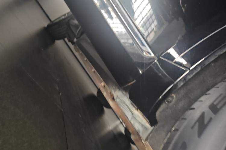 Used Hima AITO M9 2024 Range-Extended Ultra Version 52 kWh 6-Seater Model Right Side Sill