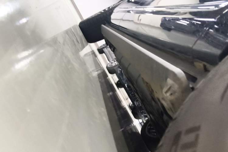 Used Hima AITO M9 2024 Range-Extended Max Edition 42 kWh 5-Seater Version Right Side Sill