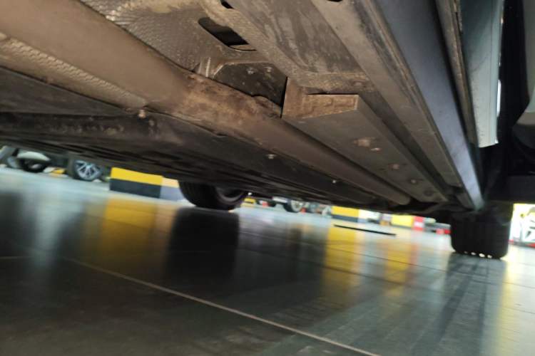 Used Hima AITO M9 2024 Range-Extended Ultra Version 52 kWh 5-Seater Model Right Side Sill