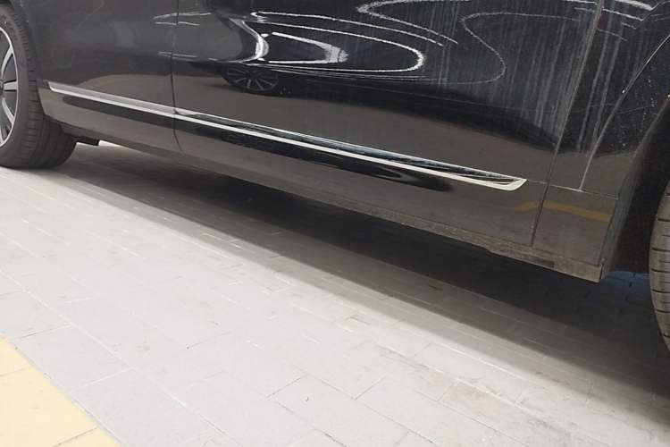 Used Hima AITO M9 2024 Range-Extended Ultra Version 42 kWh 6-Seater Model Right Side Sill