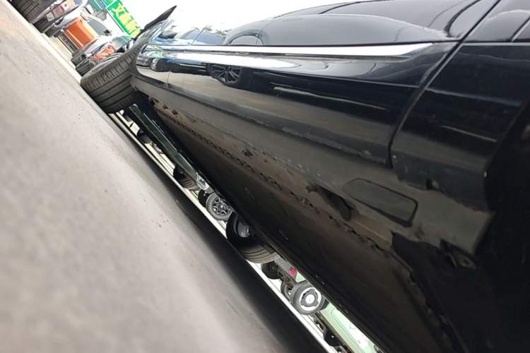 Used Hima AITO M9 2024 All-Electric Ultra Version 100 kWh 6-Seater Model Right Side Sill