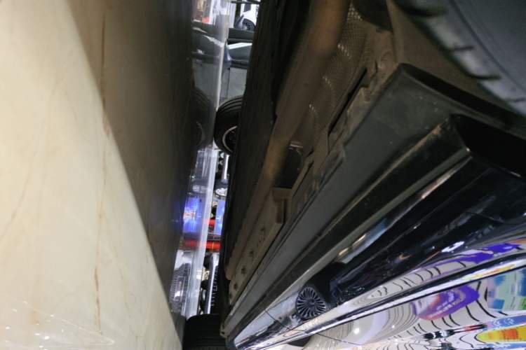 Used Hima AITO M9 2024 Range-Extended Ultra Version 42 kWh 6-Seater Model Right Side Sill