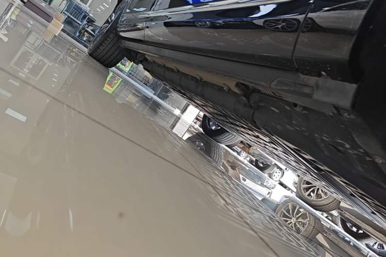 Used Hima AITO M9 2024 Range-Extended Max Edition 42 kWh 6-Seater Version Right Side Sill
