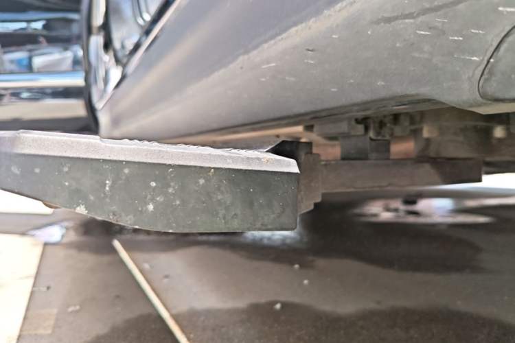 Used Hima AITO M9 2024 Range-Extended Max Edition 42 kWh 6-Seater Version Right Side Sill