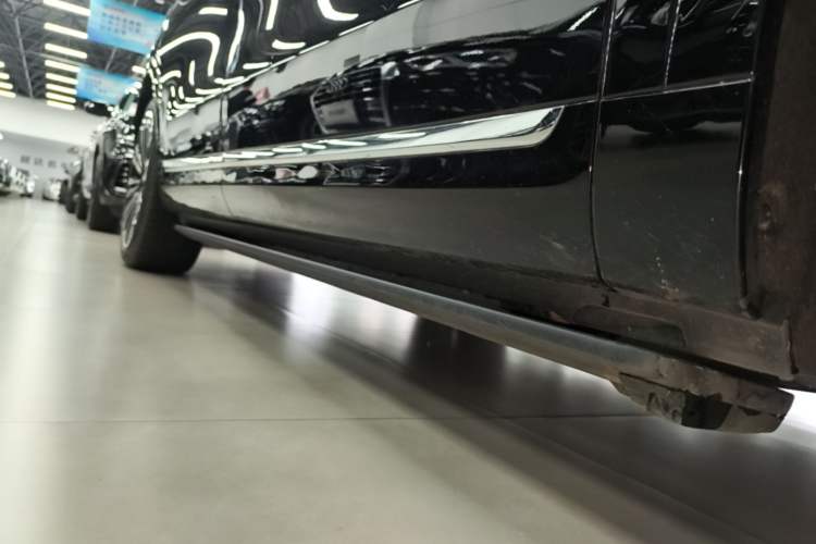 Used Hima AITO M9 2024 Range-Extended Ultra Version 42 kWh 6-Seater Model Right Side Sill