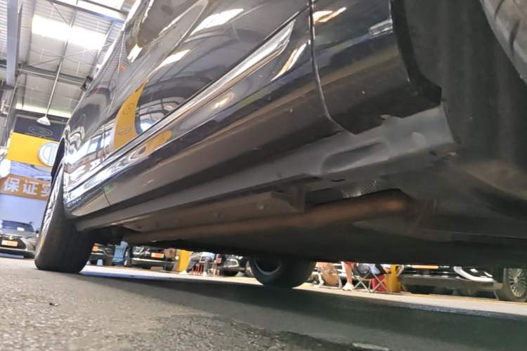 Used Hima AITO M9 2024 Range-Extended Ultra Version 42 kWh 6-Seater Model Right Side Sill