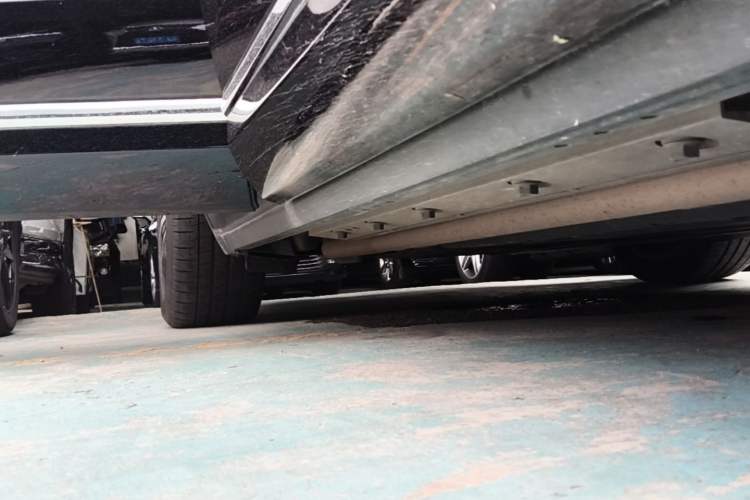 Used Hima AITO M9 2024 Range-Extended Max Edition 42 kWh 6-Seater Version Right Side Sill