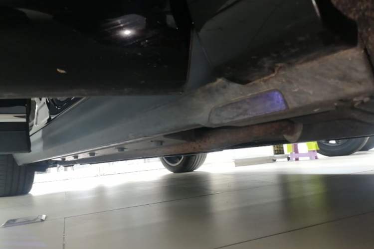 Used Hima AITO M9 2024 Range-Extended Max Edition 42 kWh 6-Seater Version Right Side Sill