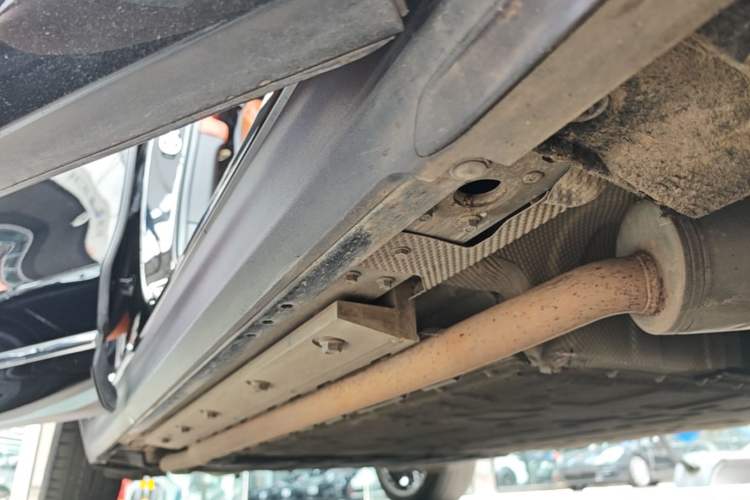 Used Hima AITO M9 2024 Range-Extended Ultra Version 52 kWh 6-Seater Model Right Side Sill