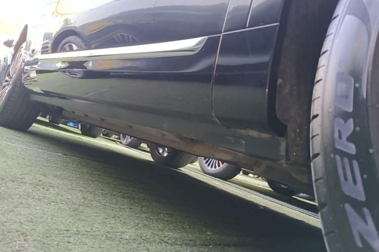 Used Hima AITO M9 2024 Range-Extended Ultra Version 42 kWh 6-Seater Model Right Side Sill