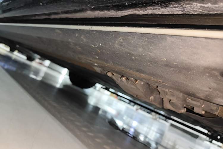 Used Hima AITO M9 2024 Range-Extended Max Edition 52 kWh 6-Seater Version Right Side Sill