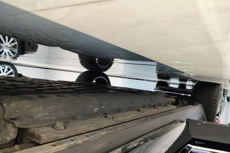 Used Hima AITO M9 2024 Range-Extended Ultra Version 42 kWh 6-Seater Model Right Side Sill